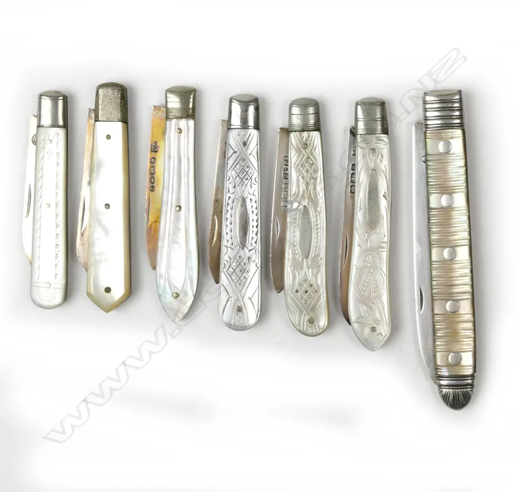 Seven silver and mother of pearl fruit knives Image 1++