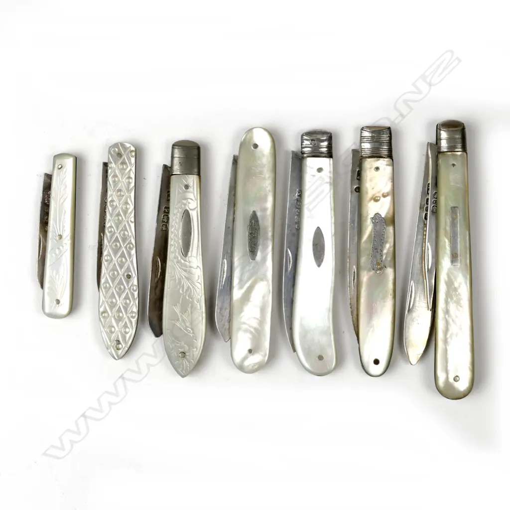 Seven silver and mother of pearl fruit knives Image 1++