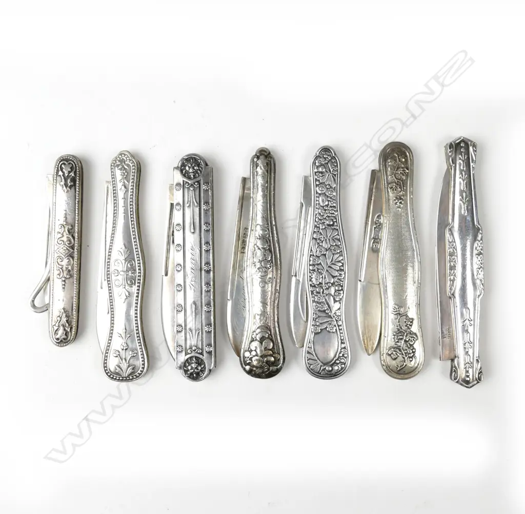 Four silver fruit knives Image 1++