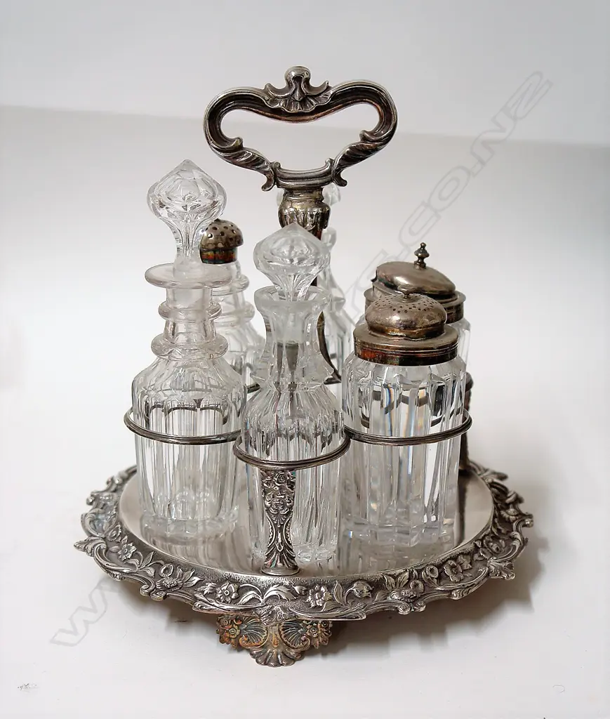 A Victorian silver six-bottle cruet stand Image 1++