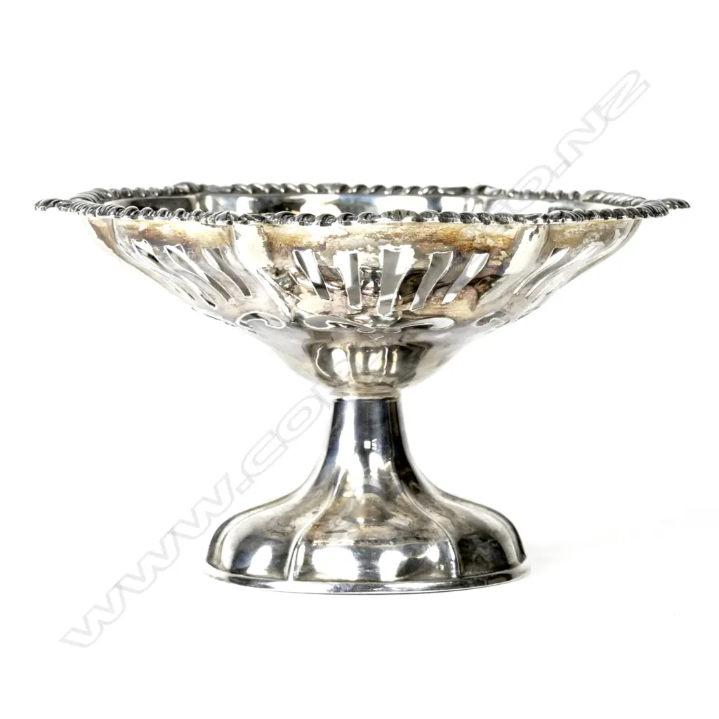 A small Edwardian silver stem dish Image 1++