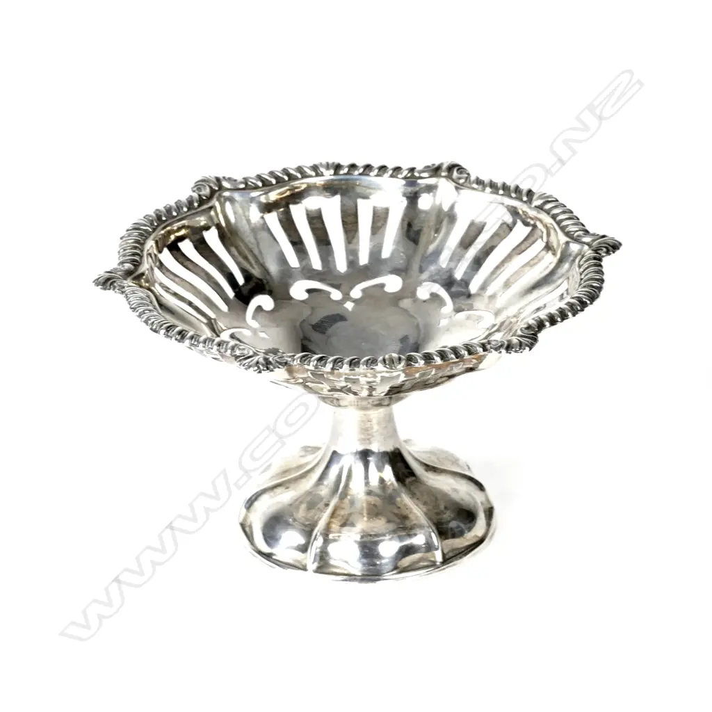 A small Edwardian silver stem dish Image 1++