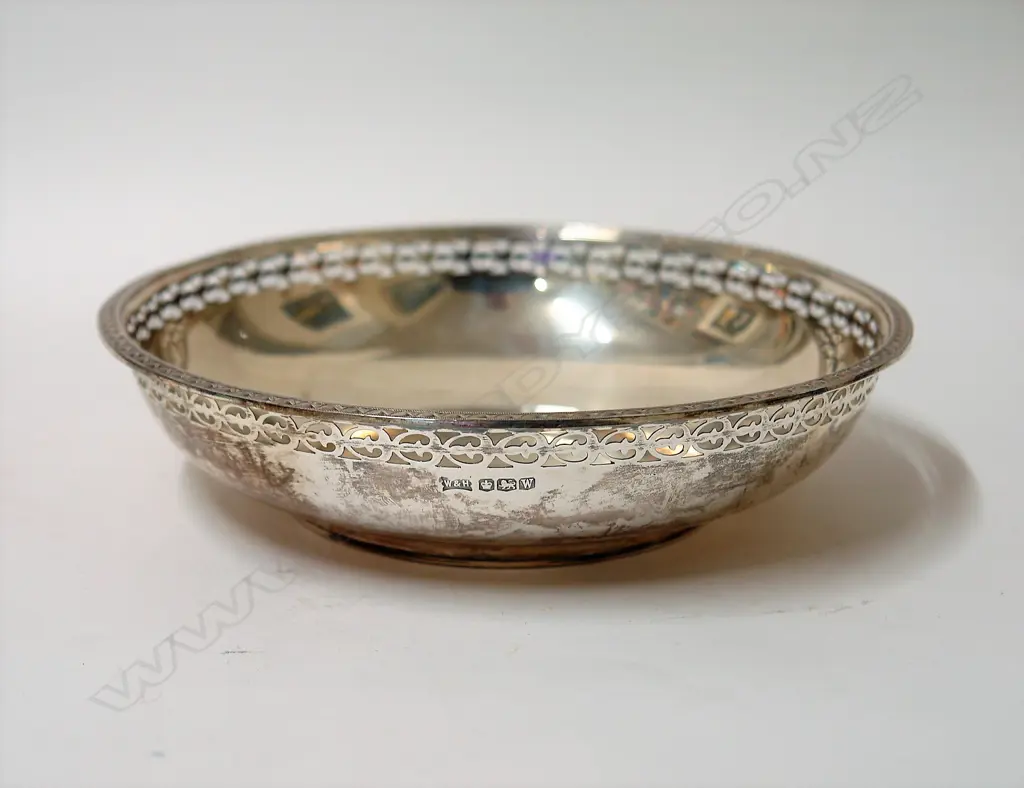 A 1930s silver circular bowl Image 1++