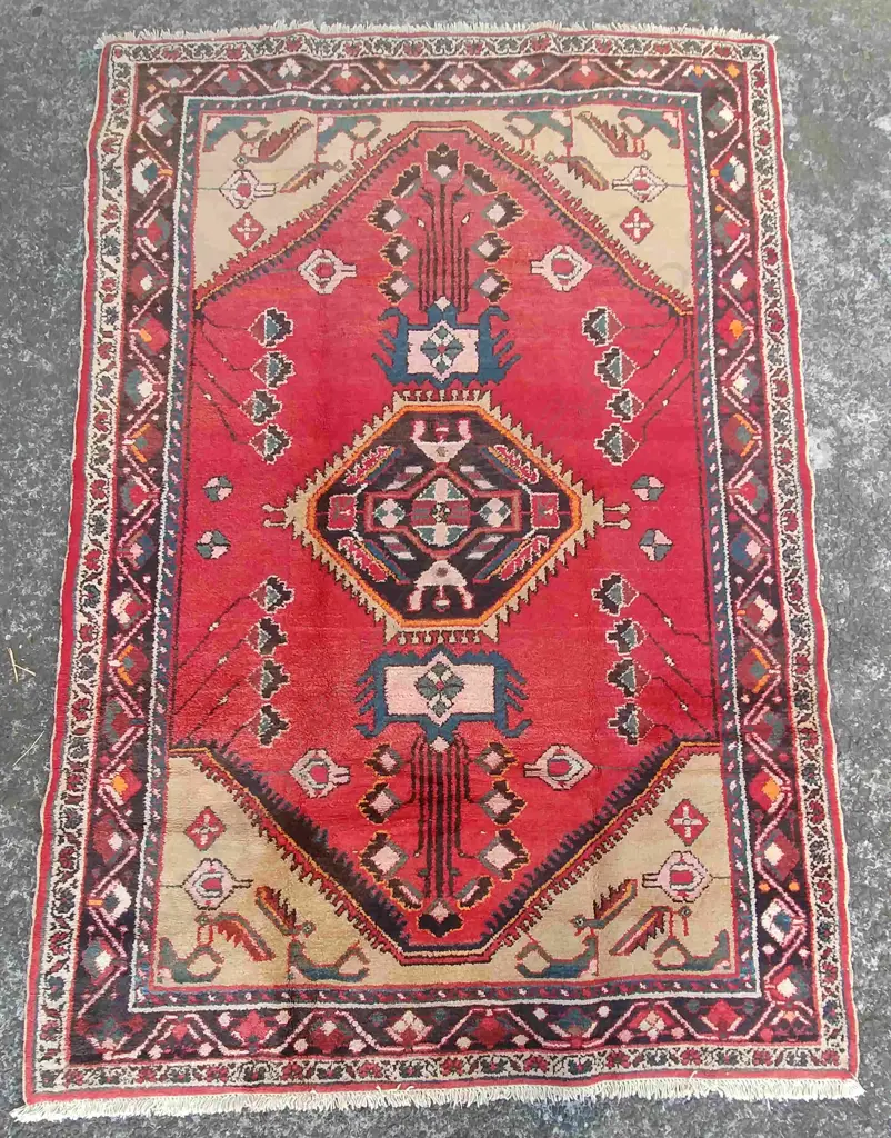 A hand knotted Persian Bakhtiari rug Image 1++