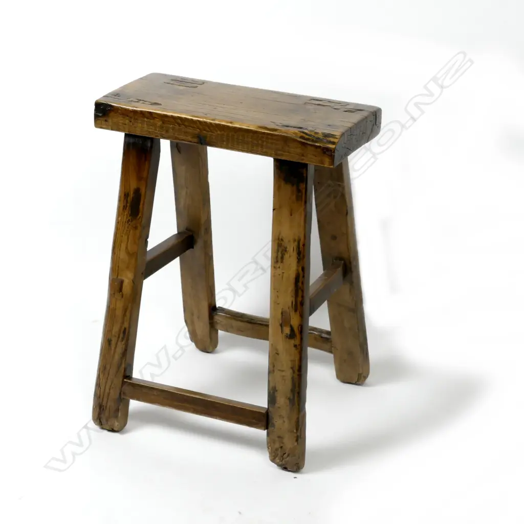 An elm joint stool Image 1++