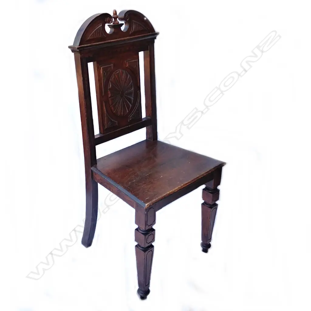 A Victorian oak hall chair Image 1++