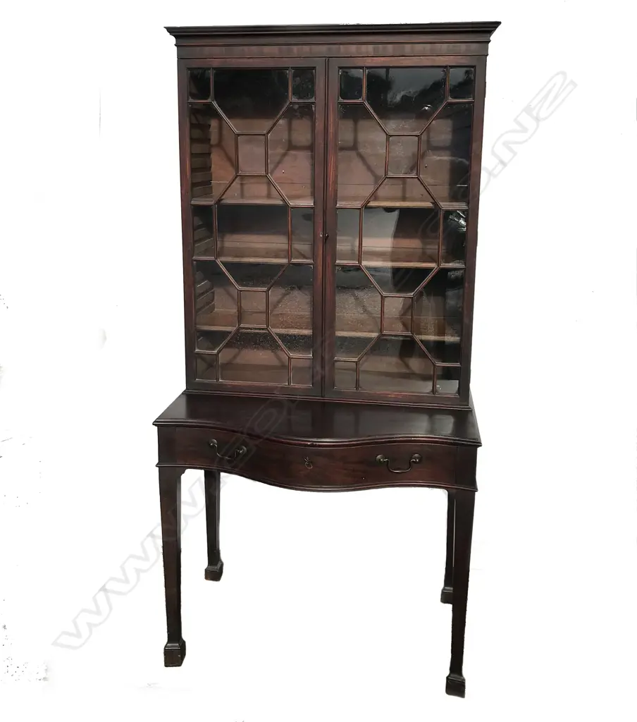 A Georgian mahogany display cabinet Image 1++