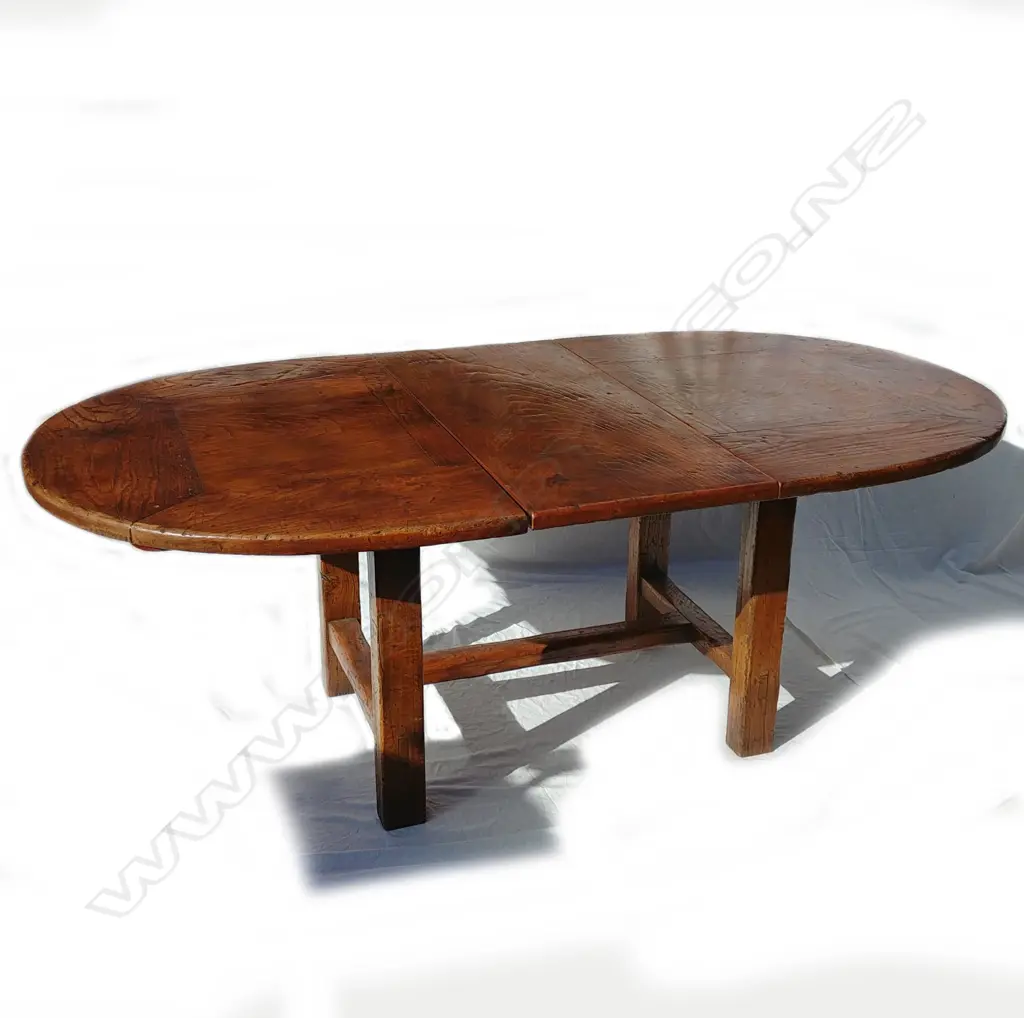 A vintage oak extension dining table Image 1++