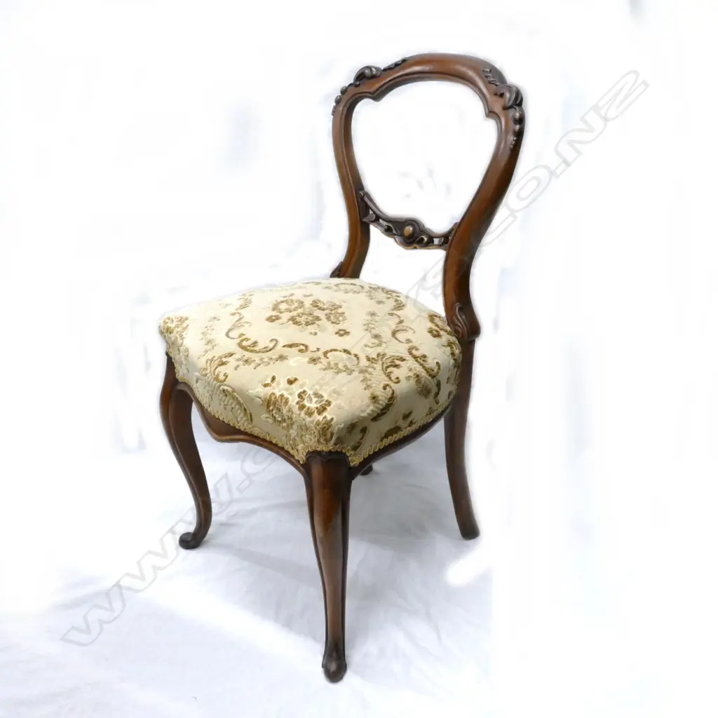 A set of six good Victorian walnut balloon-back dining chairs Image 1++