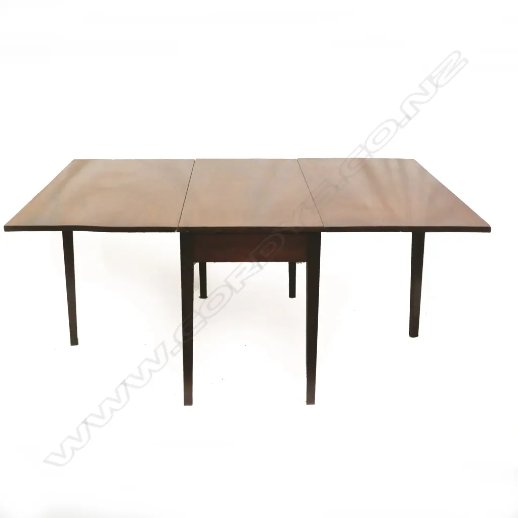 A Georgian mahogany dropside dining table Image 1++