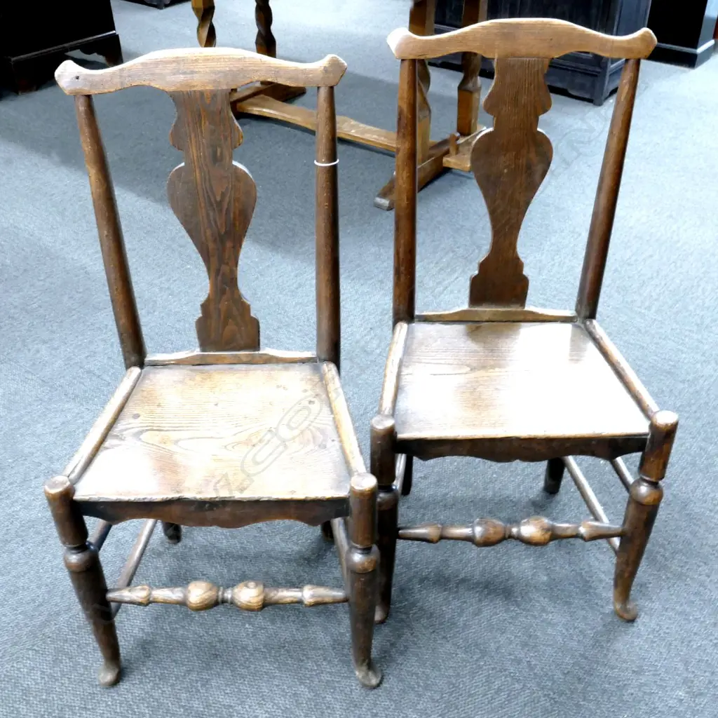 A pair of Georgian elm country single chairs Image 1++