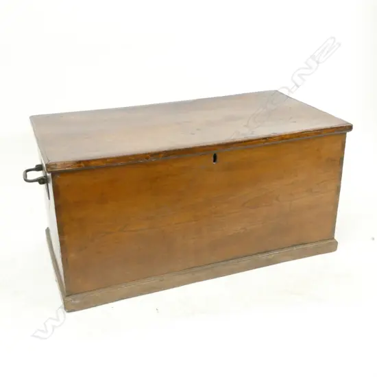 An elm footlocker