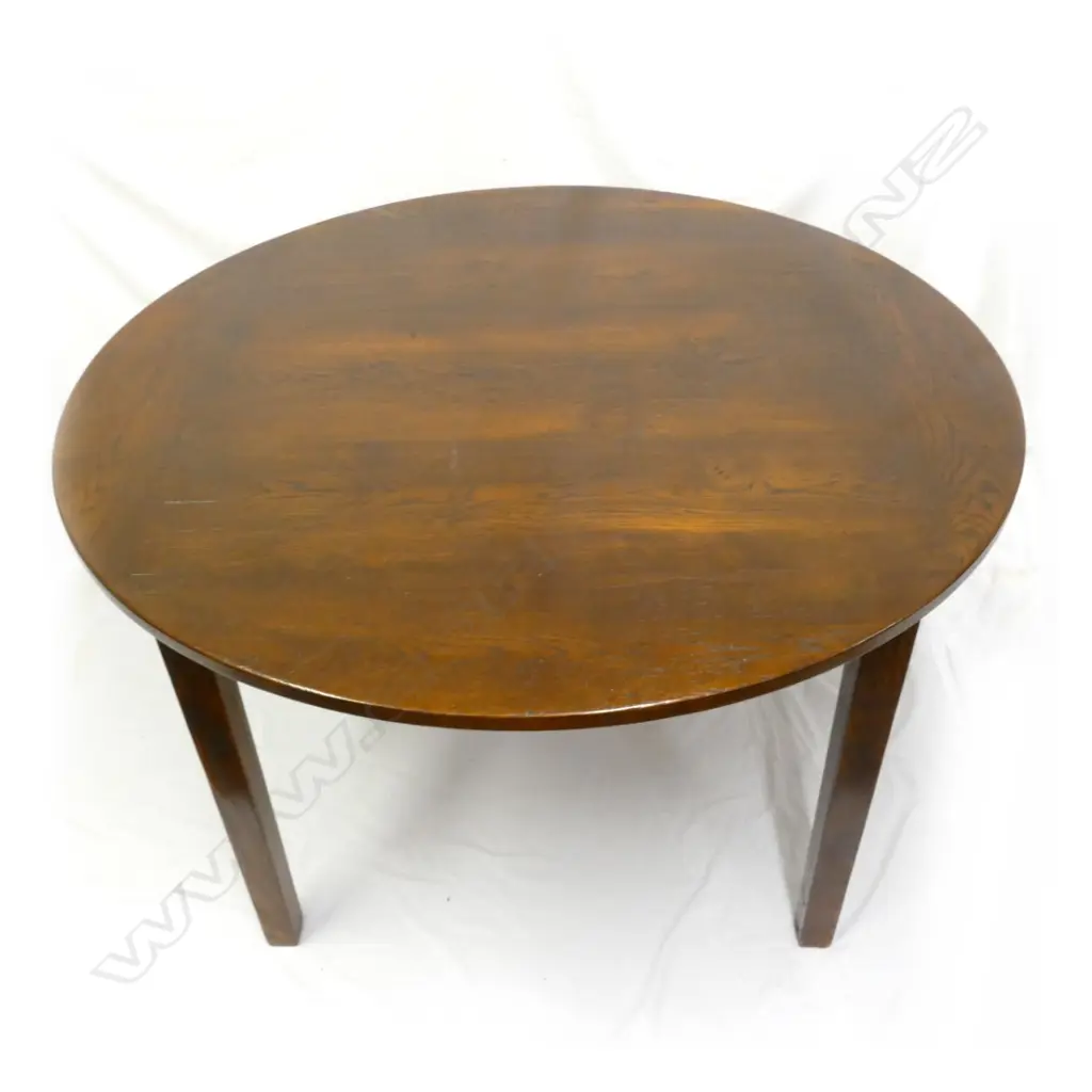 An oak country style circular dining table Image 1++