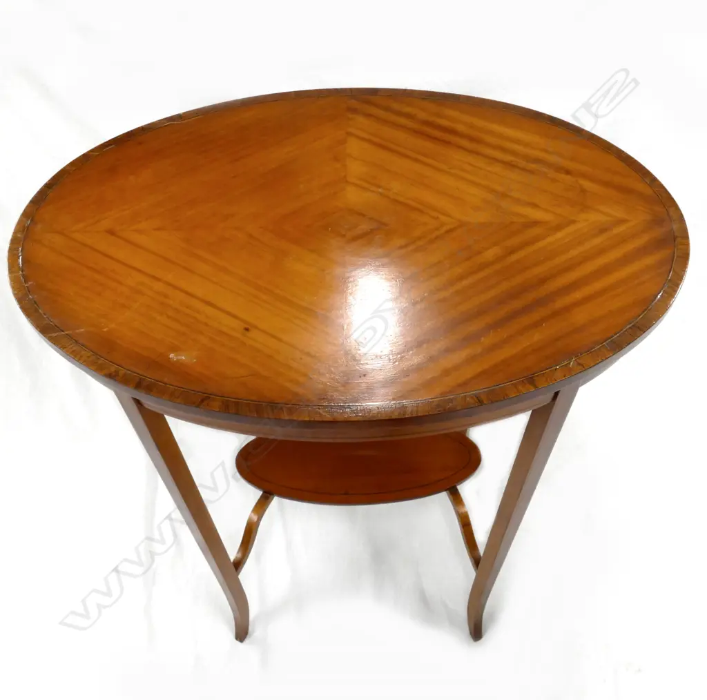 A French satinwood occasional table Image 1++