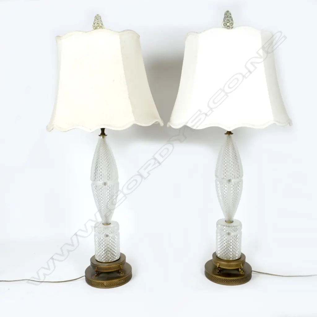 A pair of mid-century hobnail glass and brass table lamps Image 1++