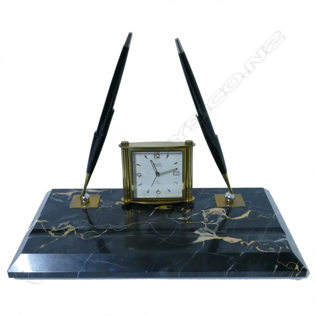 A Parker 51 double pen stand Image 1++