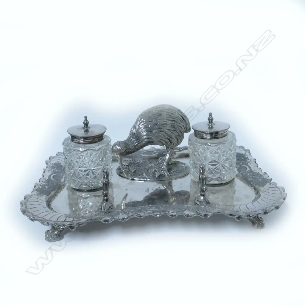 A New Zealand themed silver plated desk set Image 1++