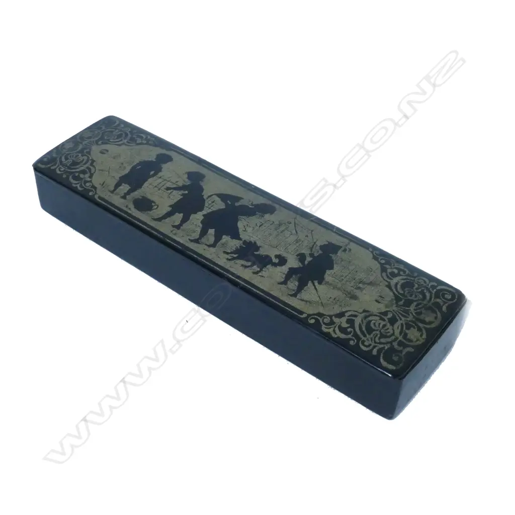 An Edwardian papier maché pencil case Image 1++