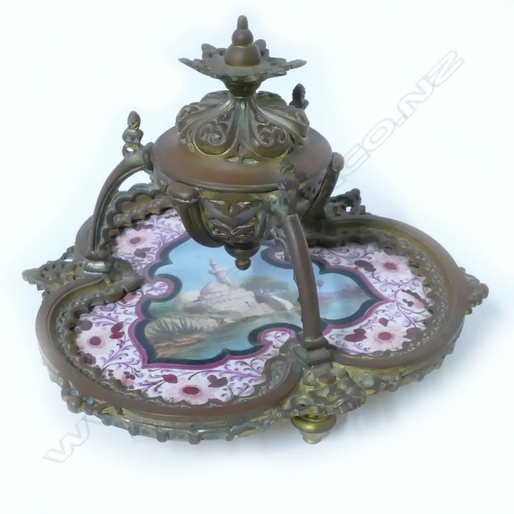 An Egyptian Revival gilt brass inkwell in the French manner Image 1++