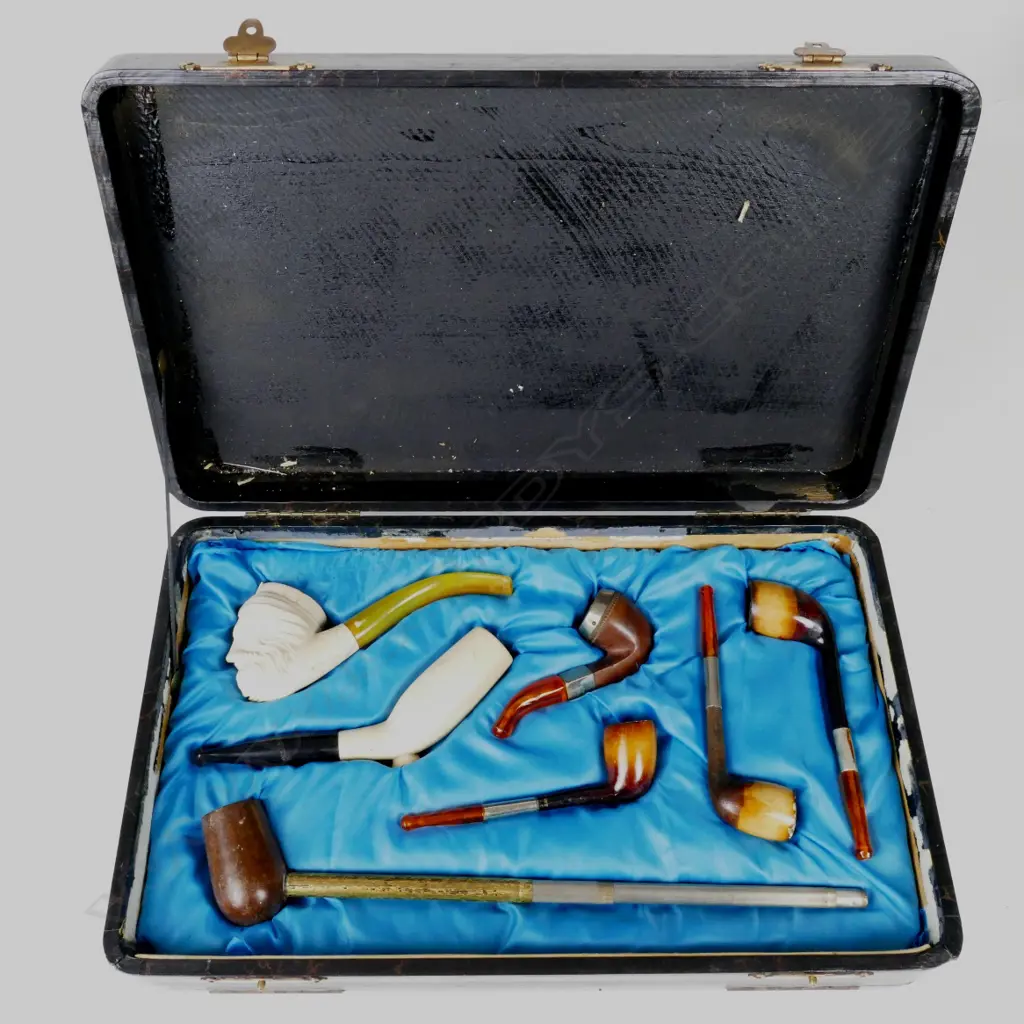 A cased set of collector's pipes Image 1++