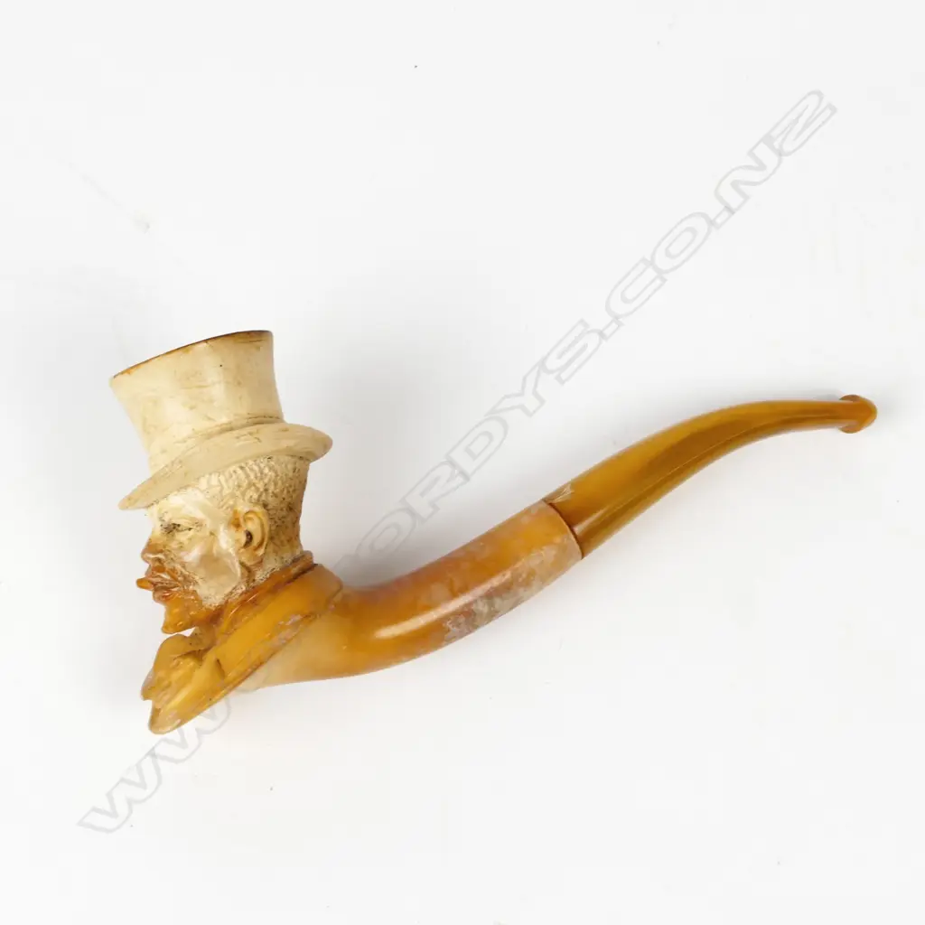 A carved meerschaum pipe Image 1++