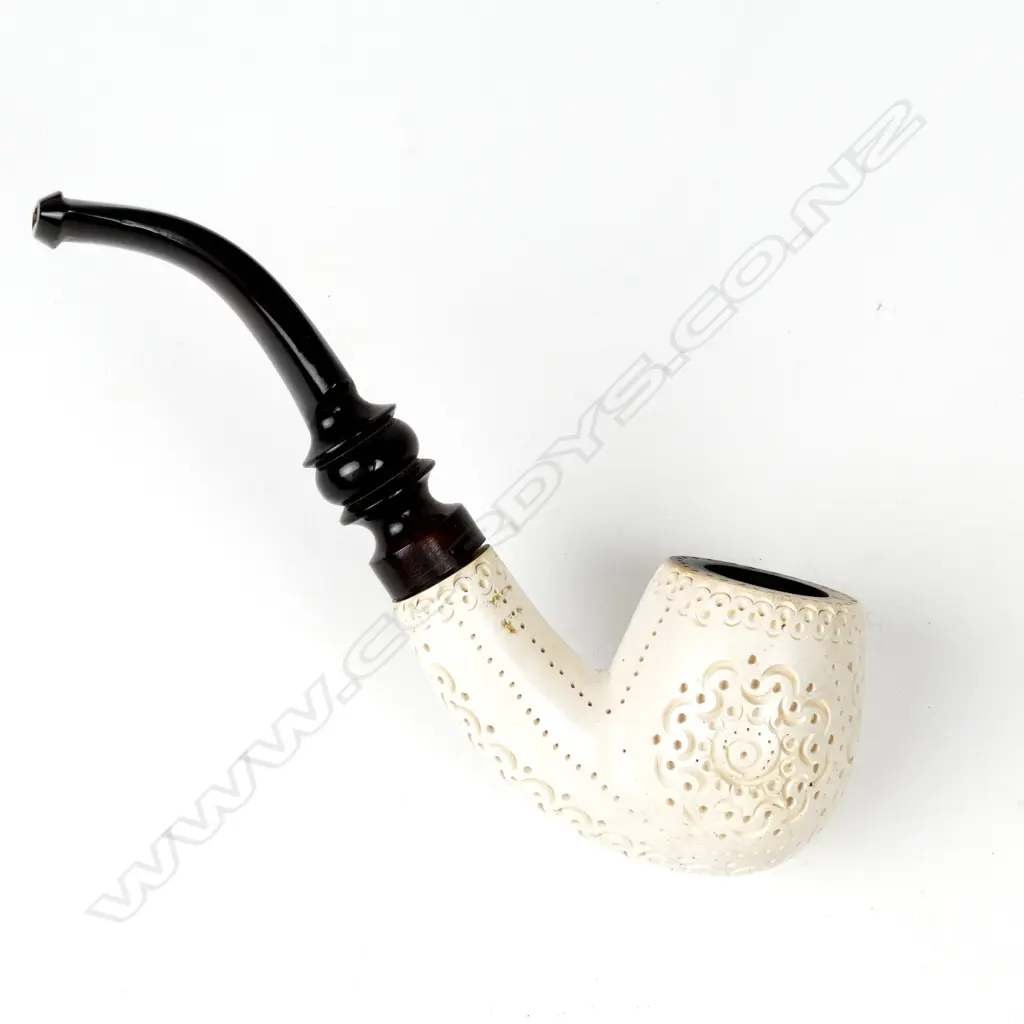 A cased meerschaum pipe Image 1++