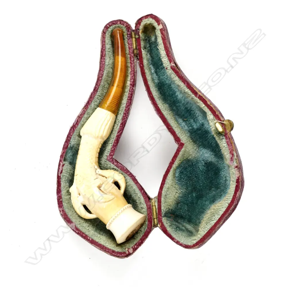 A cased meerschaum pipe Image 1++