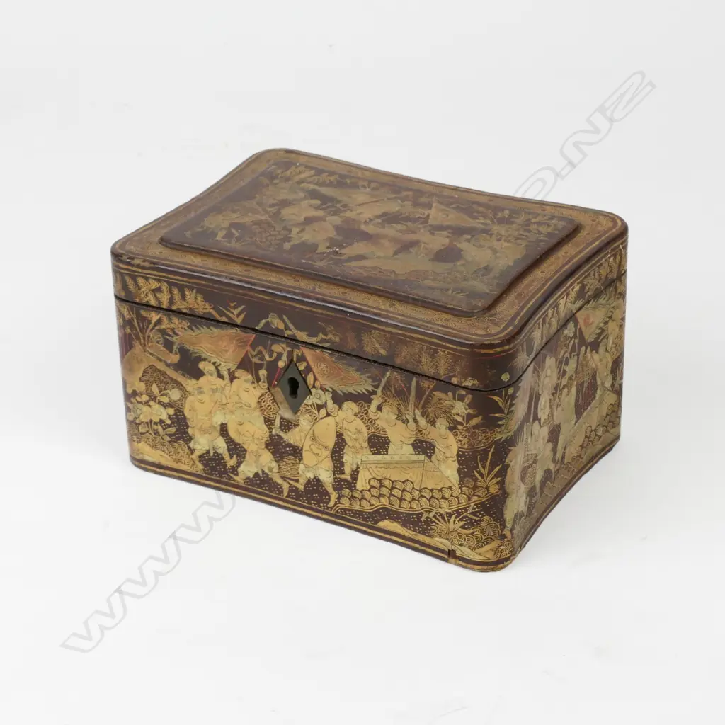 A Victorian chinoiserie tea caddy Image 1++