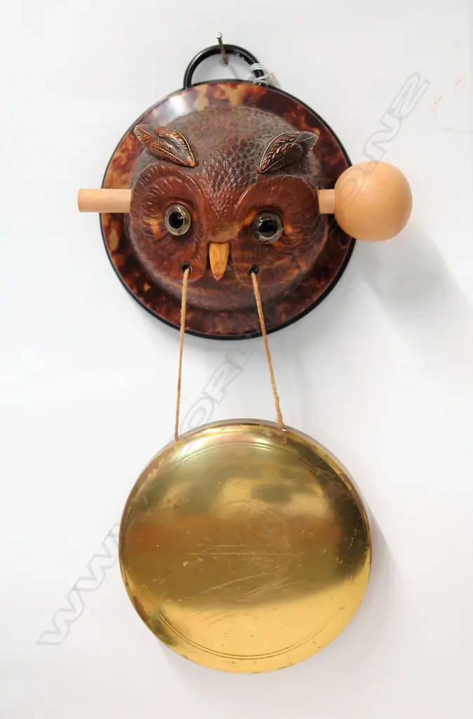 An early 20thC novelty owl gong Image 1++