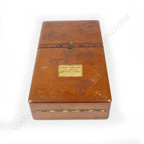 A late 19thC French electrotherapy machine