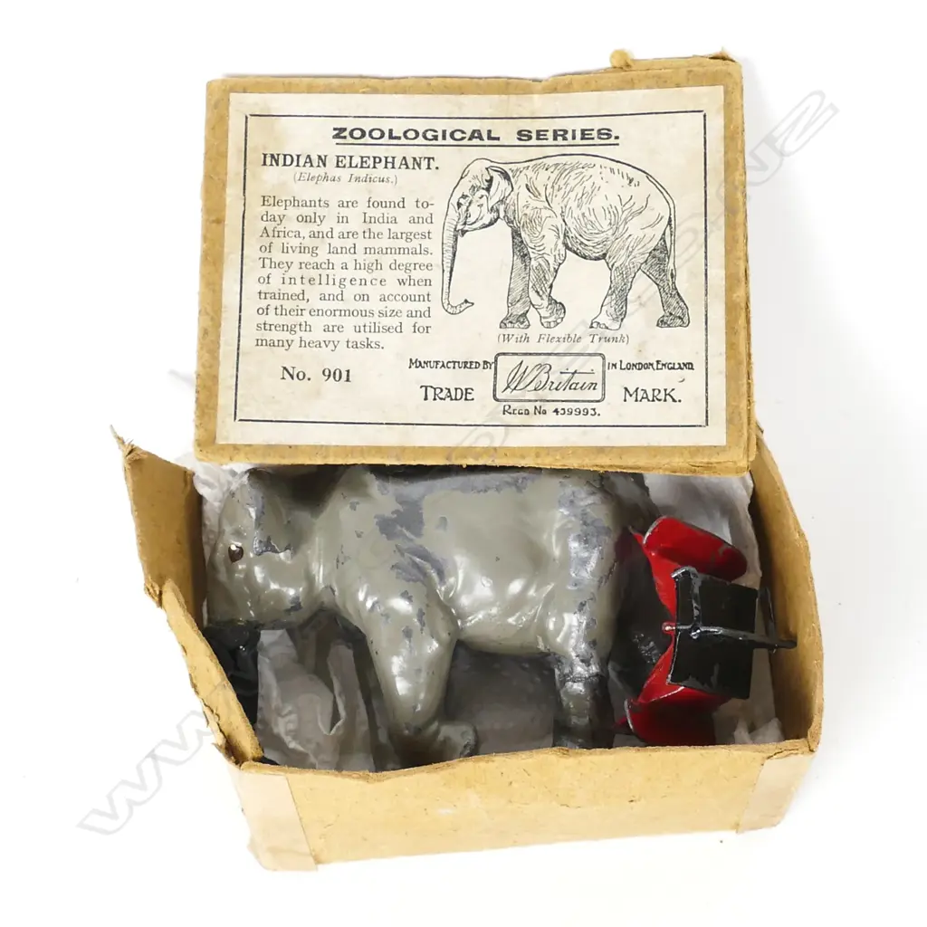A vintage Britains lead toy zoo Image 1++