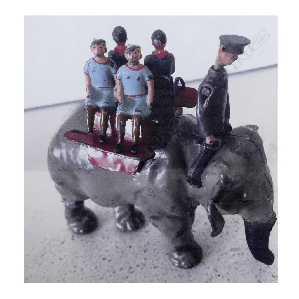 A vintage Britains lead toy zoo Image 1++
