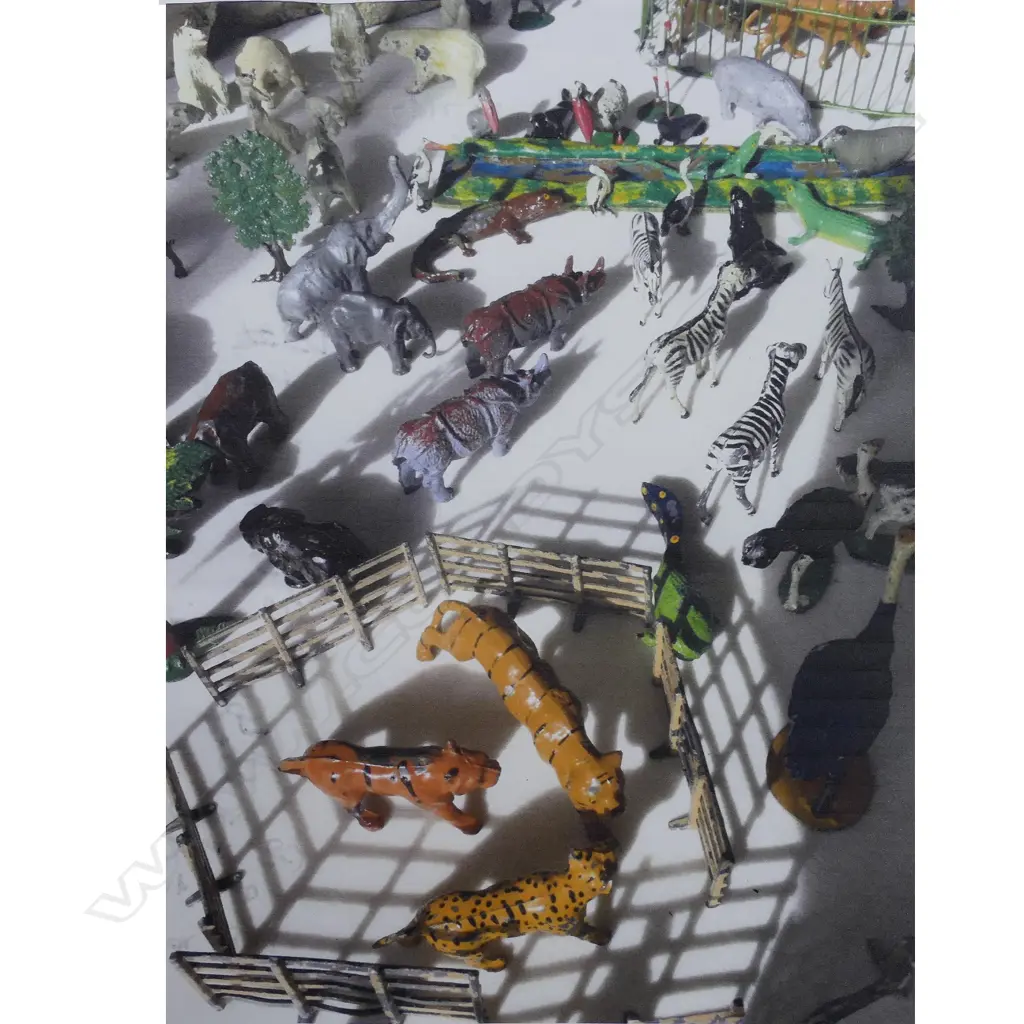 A vintage Britains lead toy zoo Image 1++