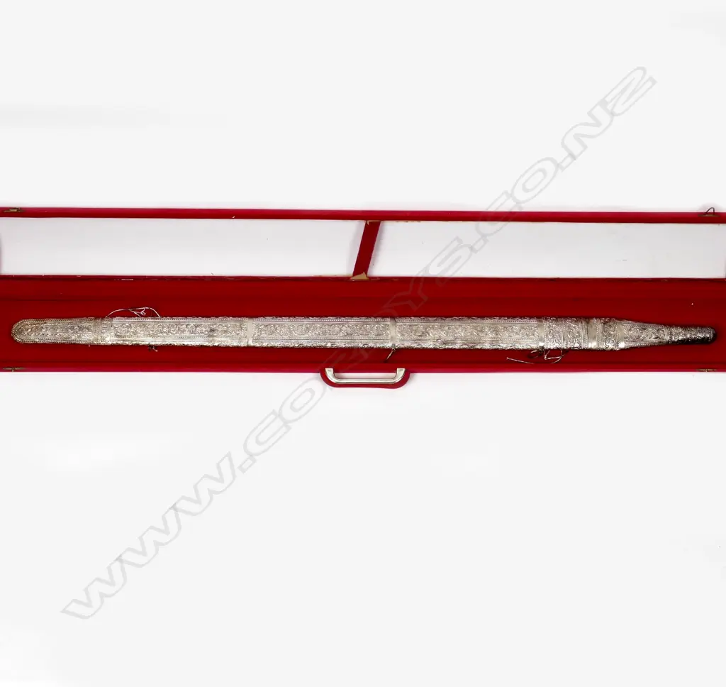 A decorative Omani wedding sword Image 1++