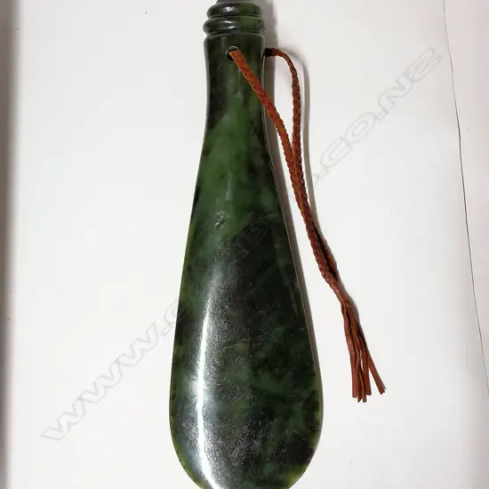 A modern pounamu (nephrite) mere (hand club)