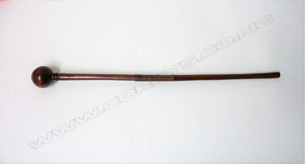 An old African hardwood knobkerrie long throwing club Image 1++