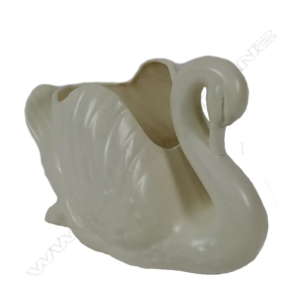 A large Crown Lynn swan Image 1++
