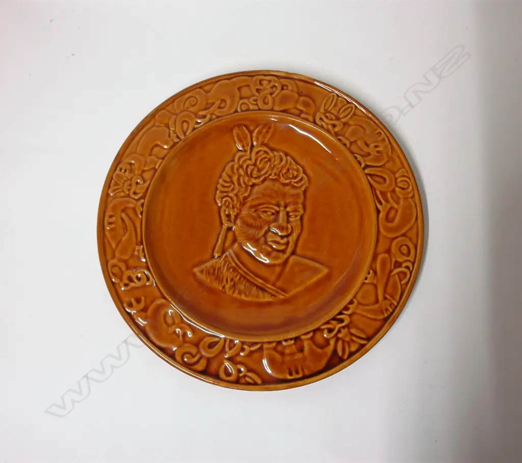 A vintage Crown Lynn Wharetana Maori Art Pottery 'Maori Chief' plate Image 1++