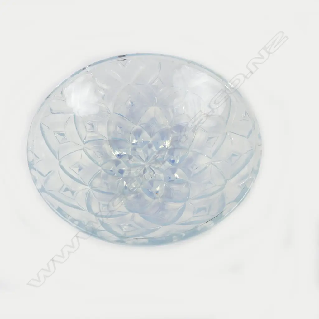 A French opalescent glass bowl Image 1++