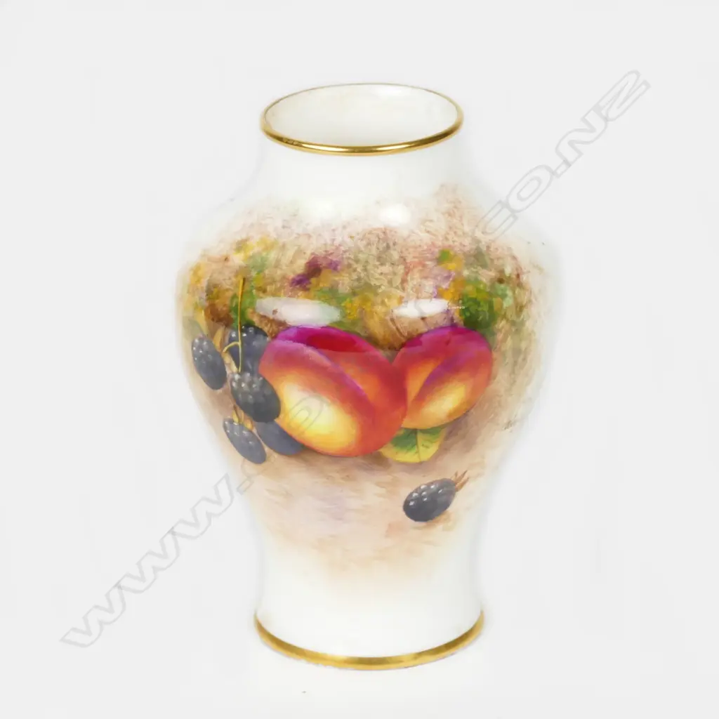 A Royal Worcester vase painted by Roberts Image 1++
