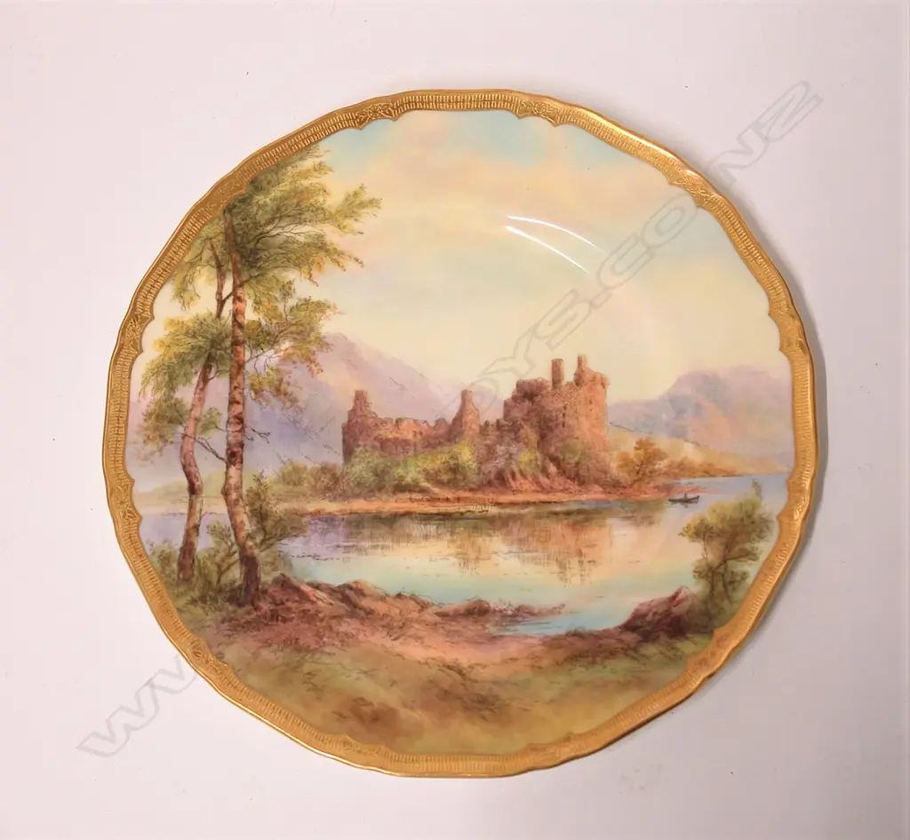 Royal Worcester plate 'Kilchurn Castle' Image 1++