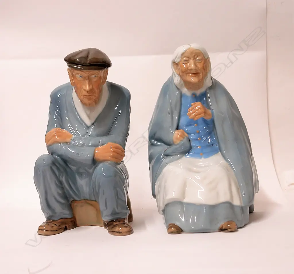 A pair of c.1962 Wade pottery figures 'Himself' and 'Herself' Image 1++