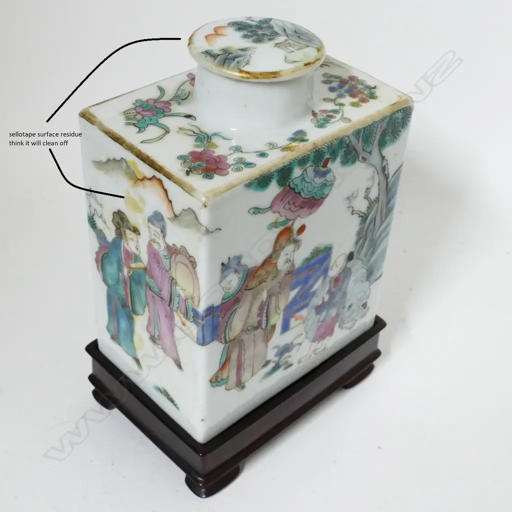 An old Chinese porcelain famille rose lidded tea caddy Image 1++
