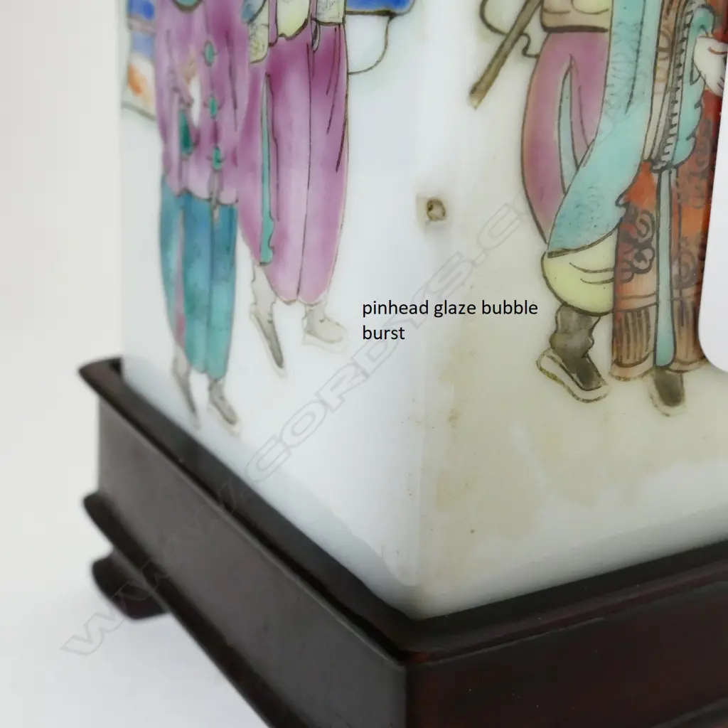 An old Chinese porcelain famille rose lidded tea caddy Image 1++