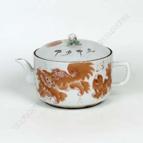 A Chinese porcelain teapot