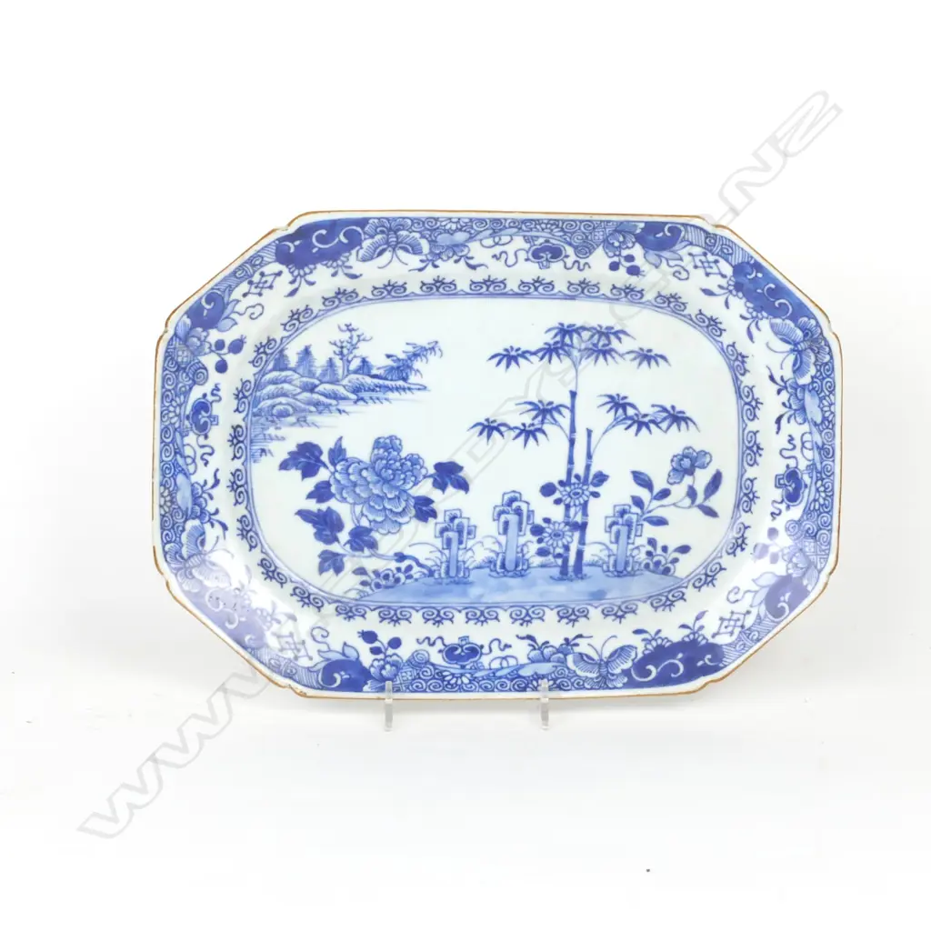 A Chinese blue and white export ware ashet Image 1++
