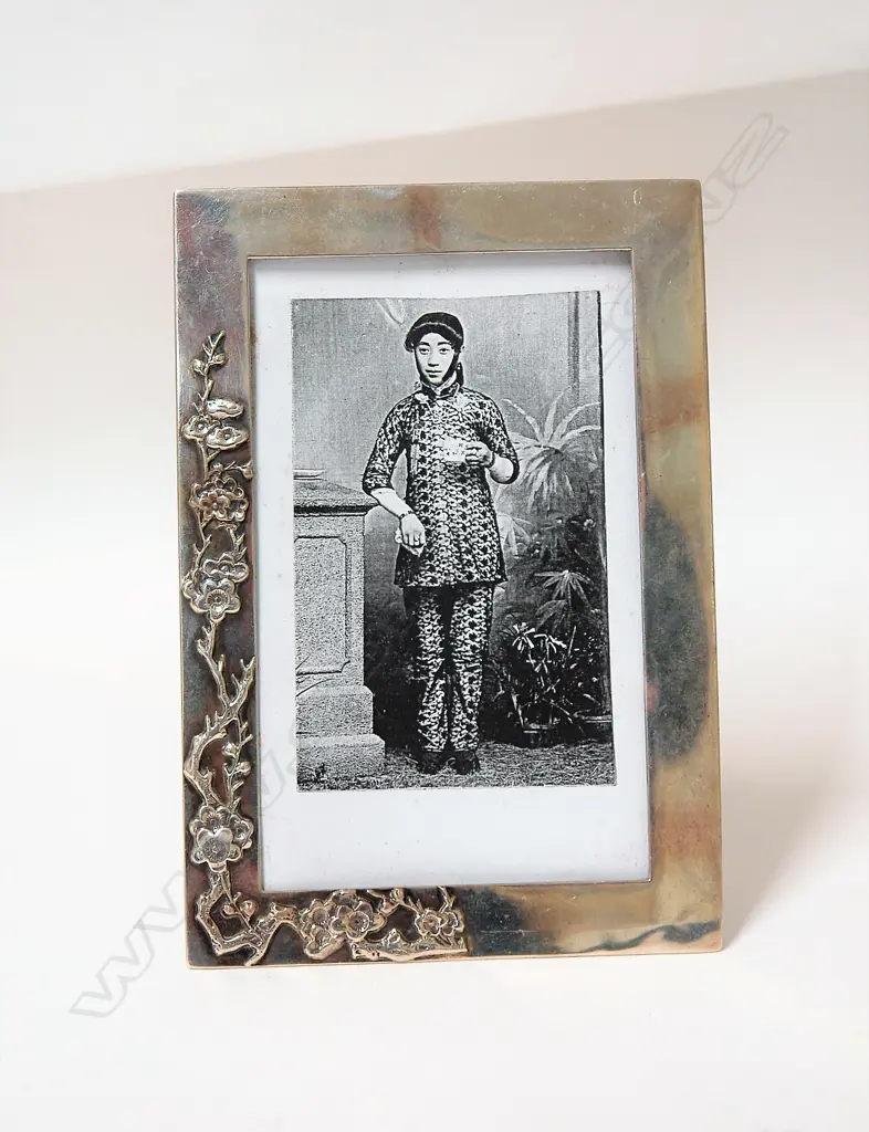 A c.1900 Chinese silver Wang Hing & Co. photo frame Image 1++