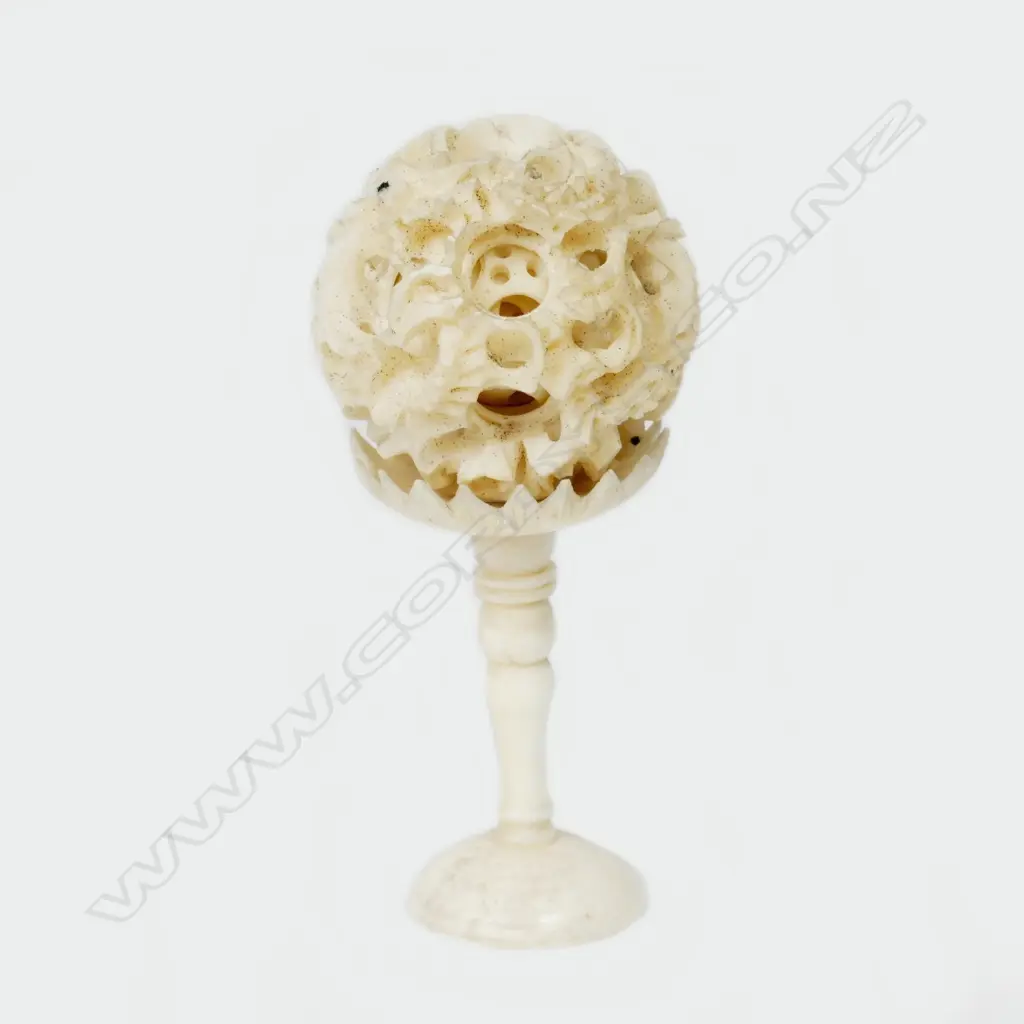 An old Chinese carved ivory small puzzle ball Image 1++