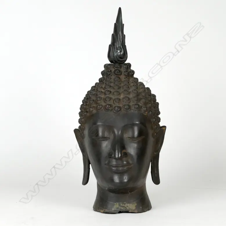 A large old Thai bronze Buddha head Image 1++