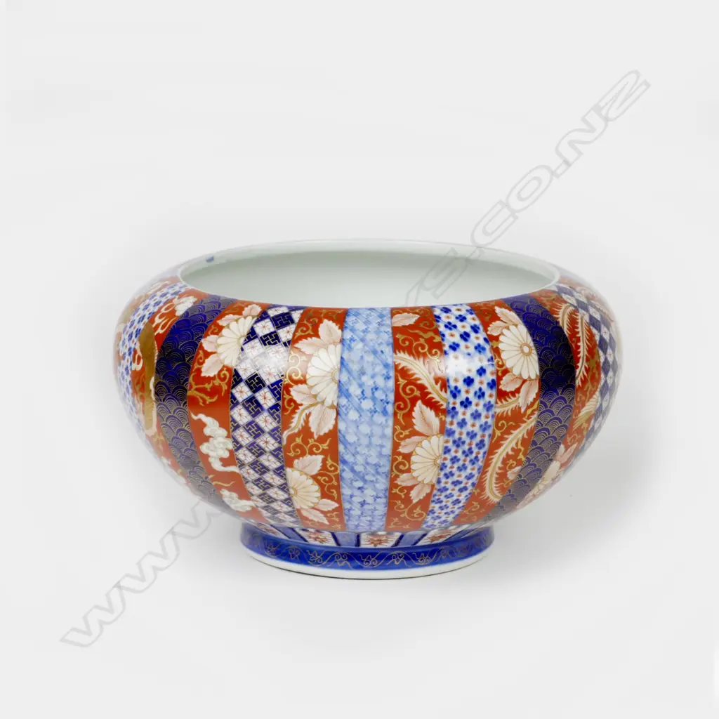 A Japanese Imari fish bowl Image 1++